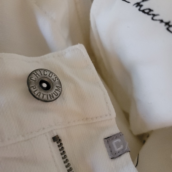 🤍CHICO'S PLATINUM JEANS🤍 - Picture 6 of 14